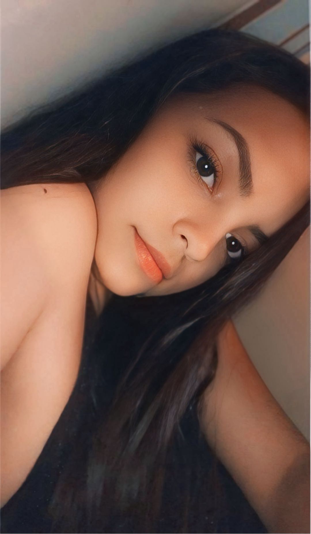 Andrea from United States chatting on ChatAve