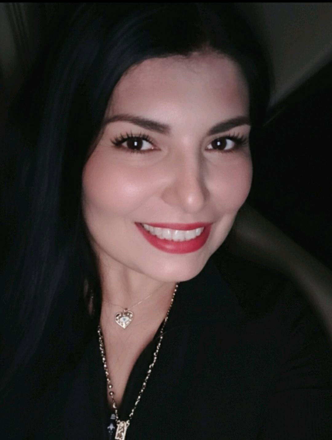 Ginna from Venezuela — a real host you can meet in a stranger chat on ChatAve